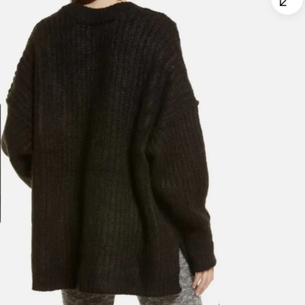 Free People Blue Bell V-Neck Sweater – Black, Size XS (NWT)